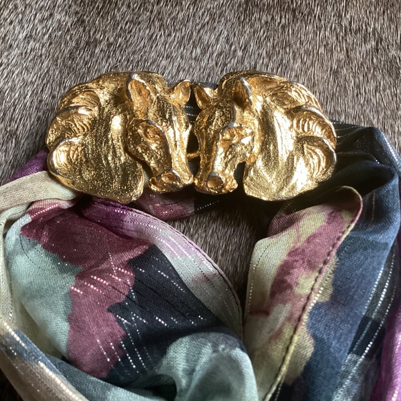 Vintage 1972 Mimi Di N Gold Tone Horse Head Interlocking Belt Buckle/Scarf Slide main image 10